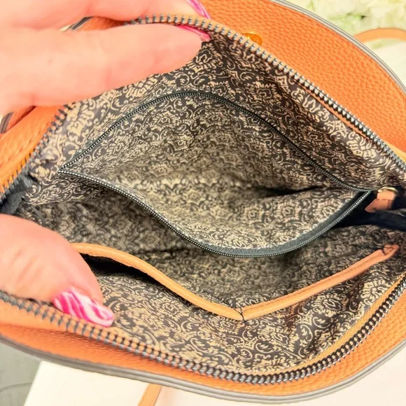 👜 Nanette Lepore Tan Pebbled Faux Leather Crossbody / Clutch - Picture 4 of 14